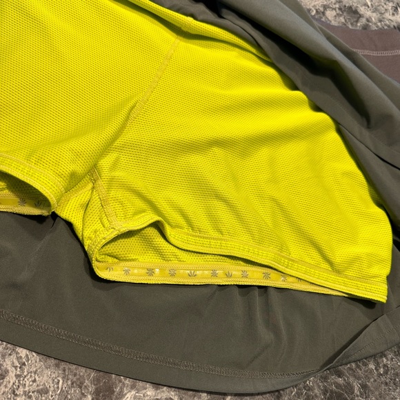 Athleta gray slightly flared skort with built in shorts… Hidden back pocket.. XL - Picture 8 of 14
